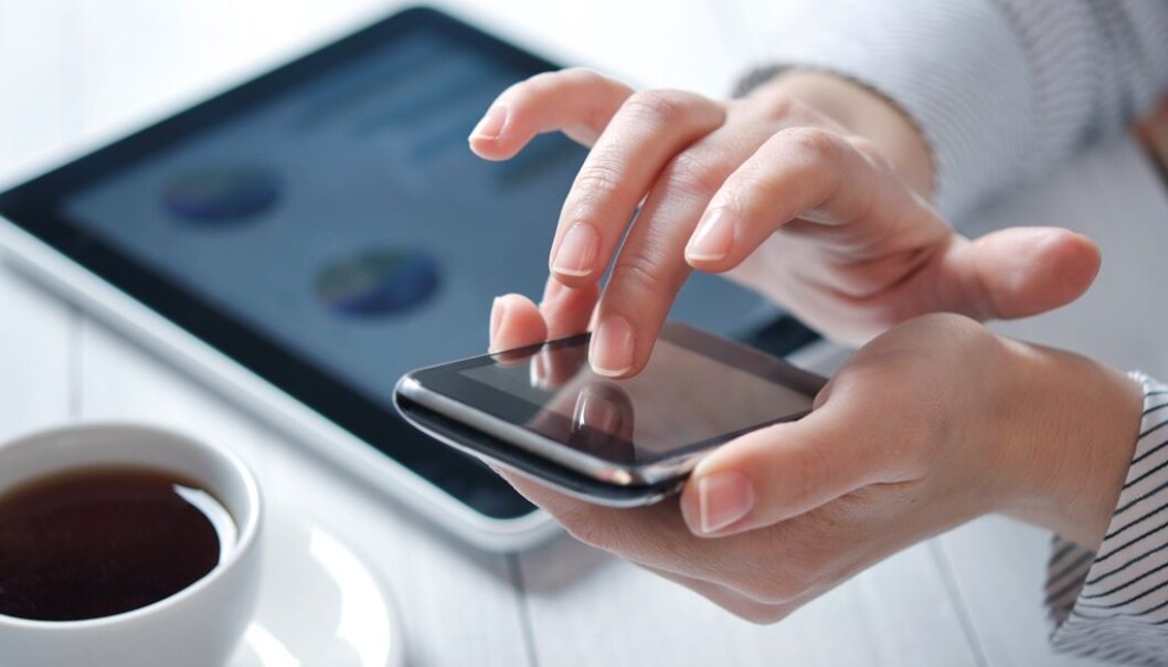 Smarttelefoner gjør noe med hjernens tolkning av signaler fra fingrene, mener forskere. (Illustrasjonsfoto: Colourbox) Smarttelefoner gjør noe med hjernens tolkning av signaler fra fingrene, mener forskere. (Illustrasjonsfoto: Colourbox)