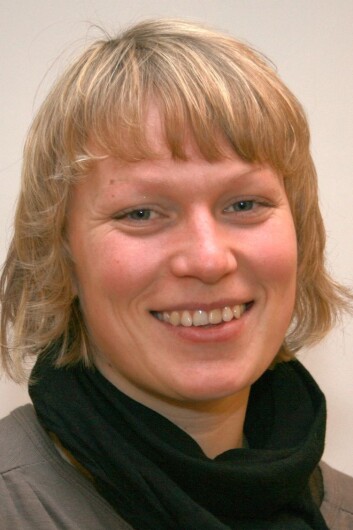 I doktorgraden undersøkte stipendiat Tonje Marie Storlien effekten av ulike fôringsstrategier under norske forhold på produksjon av klimagasser fra melkekyrne.
(Foto: Janne Karin Brodin) I doktorgraden undersøkte stipendiat Tonje Marie Storlien effekten av ulike fôringsstrategier under norske forhold på produksjon av klimagasser fra melkekyrne.
(Foto: Janne Karin Brodin)