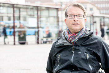 Ansatte tar av seg navneskiltet fordi de er redde for å bli forfulgt hjem av truende passasjerer, forteller Nicklas Salomonson. (Foto: Peter Andersson, Högskolan i Borås) Ansatte tar av seg navneskiltet fordi de er redde for å bli forfulgt hjem av truende passasjerer, forteller Nicklas Salomonson. (Foto: Peter Andersson, Högskolan i Borås)