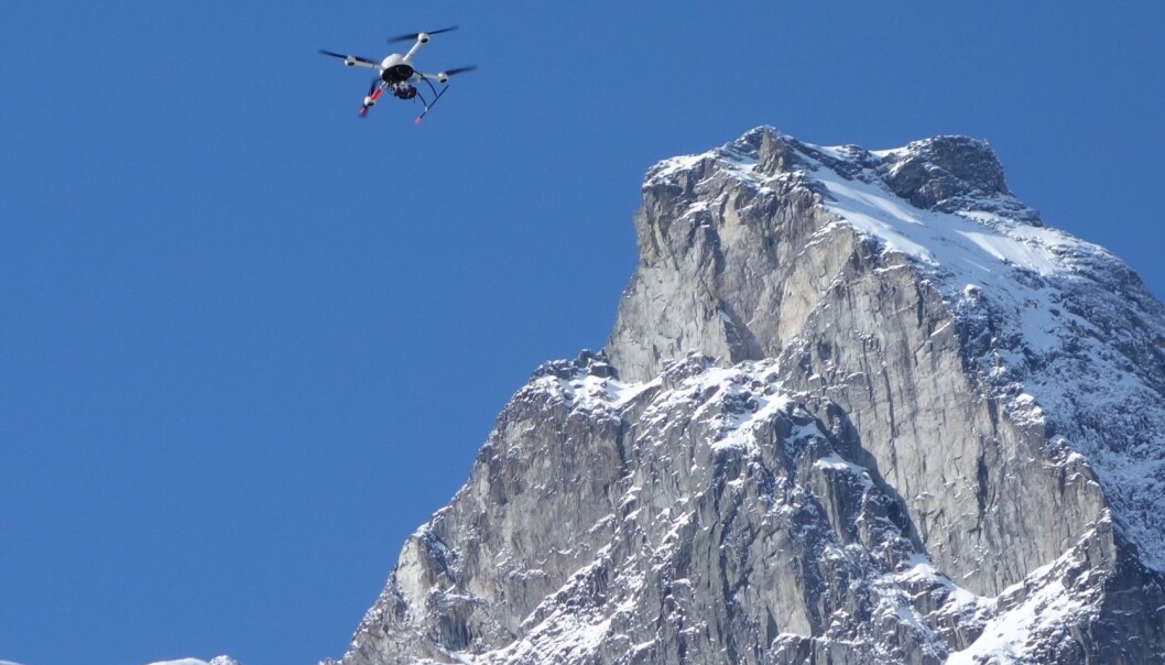 Kan droner for eksempel brukes til å oppdage jordbevegelser? (Foto: Torgeir Vaa, Statens Vegvesen) Kan droner for eksempel brukes til å oppdage jordbevegelser? (Foto: Torgeir Vaa, Statens Vegvesen)