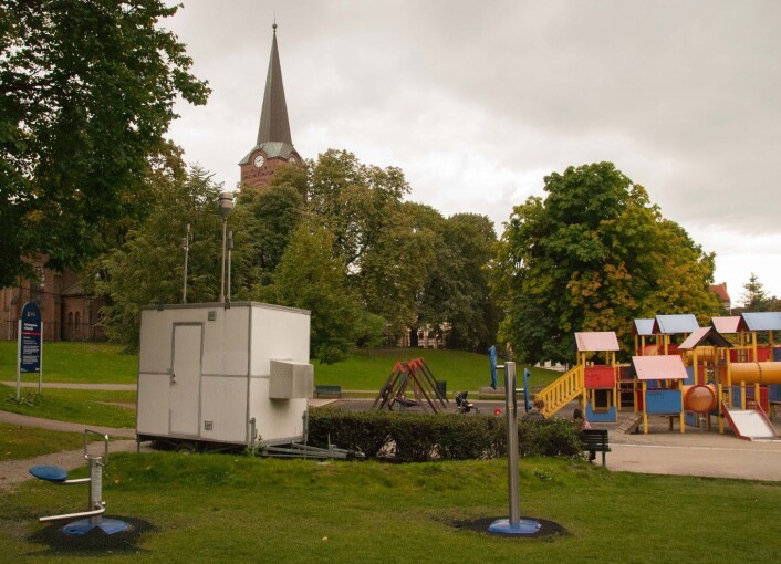Sofienbergparken er et populært sted blant Grünerløkkas befolkning for fritidsaktiviteter, med lekeplass for store og små. Målestasjonen i Sofienbergparken måler forurensningsnivået av PM10, PM2.5 og PAH, som er representativt for eksponering av bybefolkningen i Oslo. (Foto: NILU) Sofienbergparken er et populært sted blant Grünerløkkas befolkning for fritidsaktiviteter, med lekeplass for store og små. Målestasjonen i Sofienbergparken måler forurensningsnivået av PM10, PM2.5 og PAH, som er representativt for eksponering av bybefolkningen i Oslo. (Foto: NILU)