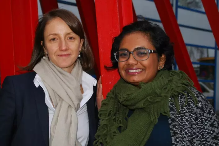 Nathalie Reuter og Sandhya Premnath Tiwari tilhører Computational Biology Unit ved UiB.  (Foto: Ingunn Halvorsen/UiB)