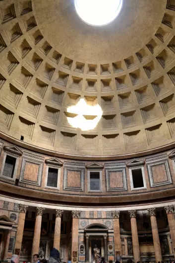 Innsiden av Pantheon-tempelet i Roma. (Foto: J.Lytton/Camera Press)