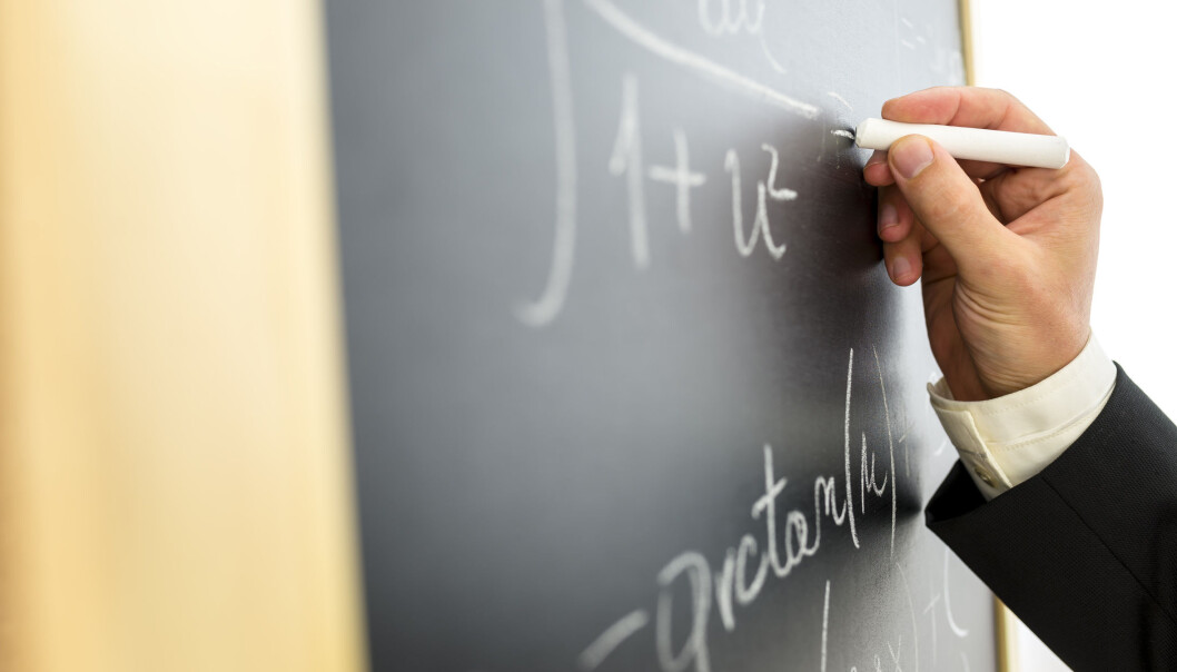 Skal man regne på atomers innbyrdes påvirkninger, må man holde tungen rett i munnen. Danske forskere har funnet en løsning på et kvantemekanisk problem som har eksistert siden 1930-tallet. (Foto: Microstock) Skal man regne på atomers innbyrdes påvirkninger, må man holde tungen rett i munnen. Danske forskere har funnet en løsning på et kvantemekanisk problem som har eksistert siden 1930-tallet. (Foto: Microstock)