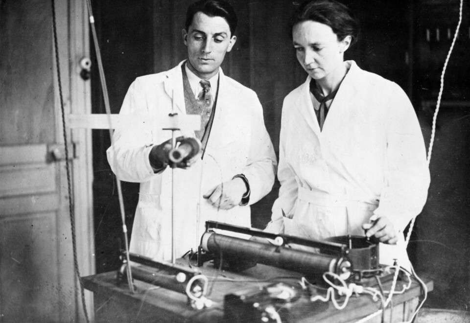 Forskarparet Frédéric Joliot og Iréne Joliot-Curie fekk Nobelprisen i kjemi saman i 1935. (Foto: NTB Scanpix)