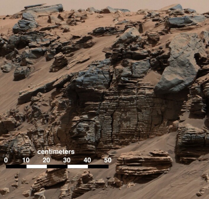 Lag på lag med sedimenter, avsatt på bunnen av en innsjø på Mars for noen milliarder år siden. Sannsynligvis. (Bilde: NASA) Lag på lag med sedimenter, avsatt på bunnen av en innsjø på Mars for noen milliarder år siden. Sannsynligvis. (Bilde: NASA)