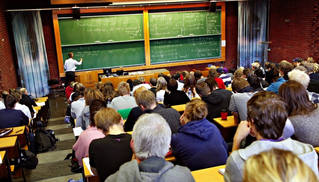 Færre studenter stryker hvis de aktiveres i timene i stedet for bare å lytte til læreren. (Foto: Ingar Storfjell/Aftenposten) Færre studenter stryker hvis de aktiveres i timene i stedet for bare å lytte til læreren. (Foto: Ingar Storfjell/Aftenposten)
