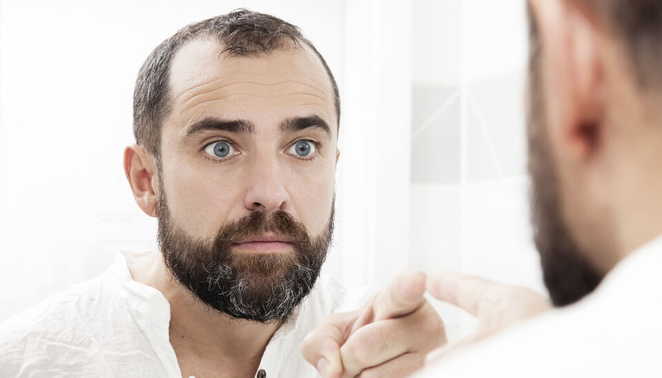 Tourettes-pasientar ticsa meir framfor spegelen. (Foto: iStockphoto)