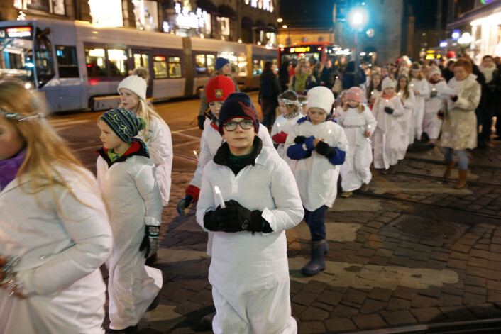 Et hundretalls barn feiret fredag Santa Lucia med et tog gjennom Oslos gater i fjor. (Foto: Terje Bendiksby / NTB scanpix) Et hundretalls barn feiret fredag Santa Lucia med et tog gjennom Oslos gater i fjor. (Foto: Terje Bendiksby / NTB scanpix)