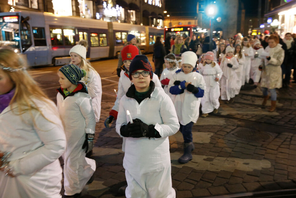 Et hundretalls barn feiret fredag Santa Lucia med et tog gjennom Oslos gater i fjor. (Foto: Terje Bendiksby / NTB scanpix) Et hundretalls barn feiret fredag Santa Lucia med et tog gjennom Oslos gater i fjor. (Foto: Terje Bendiksby / NTB scanpix)