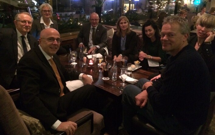 Pust i bakken på hotellet med Arvid Hallén, Kari Melby, Gunnar Bovim, Hege Tunstad, May-Britt og Edvard Moser, og Nora Gullbekkhei. (Foto: privat) Pust i bakken på hotellet med Arvid Hallén, Kari Melby, Gunnar Bovim, Hege Tunstad, May-Britt og Edvard Moser, og Nora Gullbekkhei. (Foto: privat)