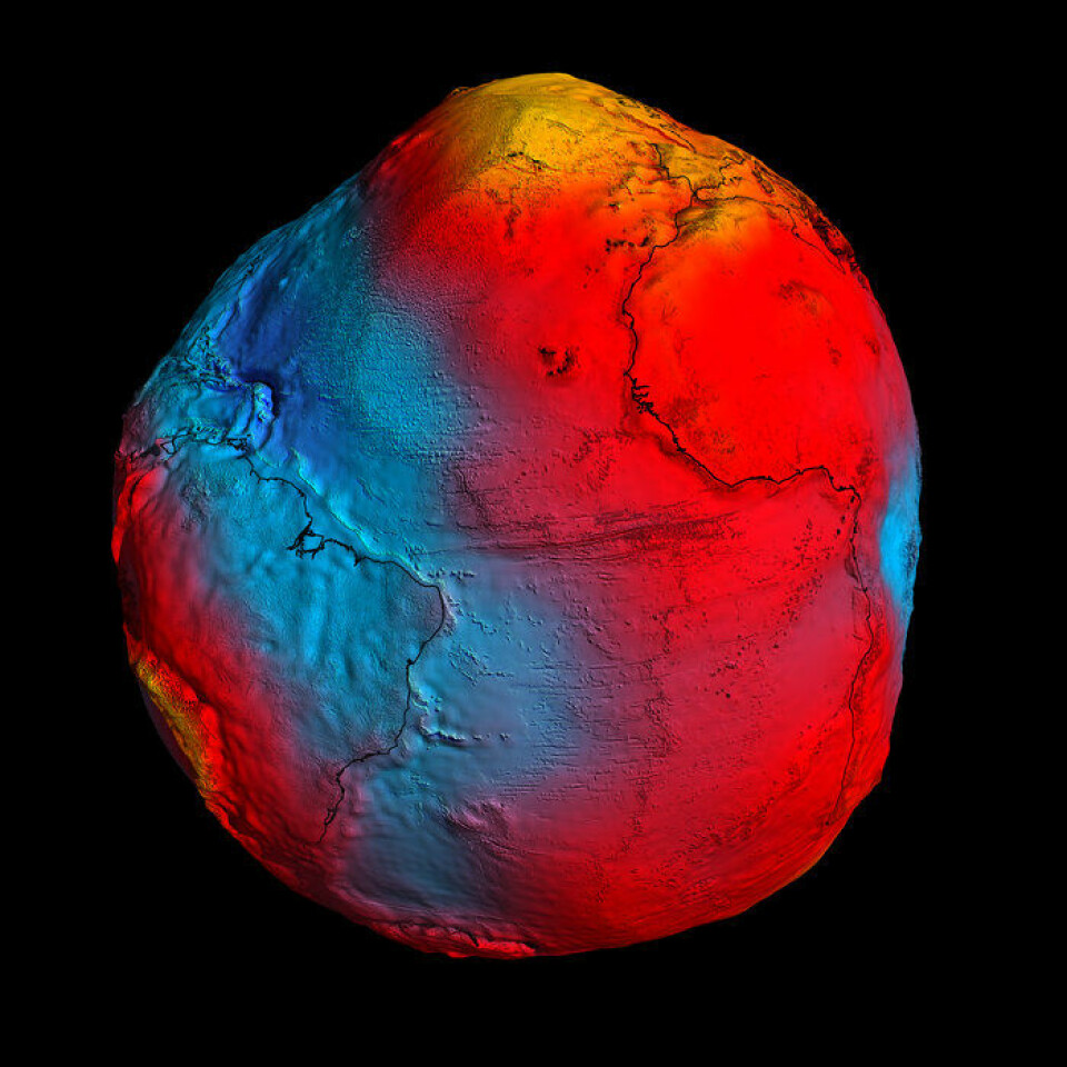 Dette er en representasjon av forskjellige nivåer av tyngdekraft på jorda, sett av ESAs tyngdekraftmålende satellitt GOCE. De forskjellige fargene og den klumpete, overdrevne jordfasongen viser høyere eller lavere nivåer av tyngdekraft. (Foto: (Bilde: ESA))