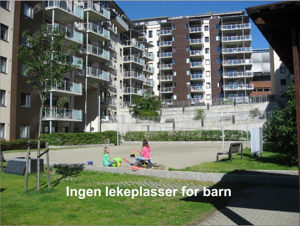 Bildet er fra boligprosjektet Solsiden i Nydalen i Oslo, og er brukt i en presentasjon om den nye rapporten. Forskerne mener at dette området har for trange byrom og at det er sparsomt med lekeplasser for barn.  (Foto: NIBR)