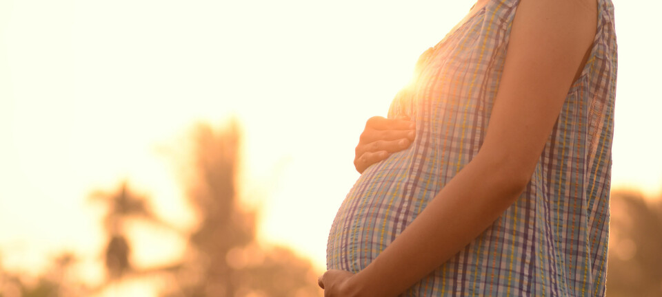 Barn av eldre mødre har større risiko for å få flere arvelige sykdommer. Det skyldes blant annet at moren har fått skadelige mutasjoner i eggene før de ble befruktet.  (Foto: Microstock)