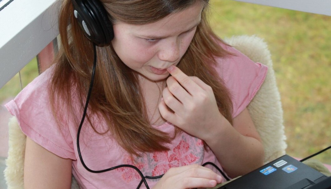 Hvis elevene får bruke ferdigheter på data som de har tilegnet seg enten hjemme eller på skolen, kan de oppfatte seg som suksessfulle elever, ifølge mediepedagog Anne Mette Bjørgen. (Foto: Sigrun Dancke Skaare, HiL) Hvis elevene får bruke ferdigheter på data som de har tilegnet seg enten hjemme eller på skolen, kan de oppfatte seg som suksessfulle elever, ifølge mediepedagog Anne Mette Bjørgen. (Foto: Sigrun Dancke Skaare, HiL)
