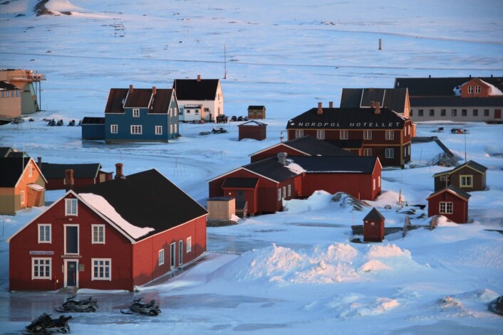 Svalbard opplevde en sterk nedgang i turisme resten av vinteren 2012. Det gjaldt spesielt for aktiviteter som guidede snøscooterturer og hundesledeturer. (Foto: Elisabeth Rastad) Svalbard opplevde en sterk nedgang i turisme resten av vinteren 2012. Det gjaldt spesielt for aktiviteter som guidede snøscooterturer og hundesledeturer. (Foto: Elisabeth Rastad)