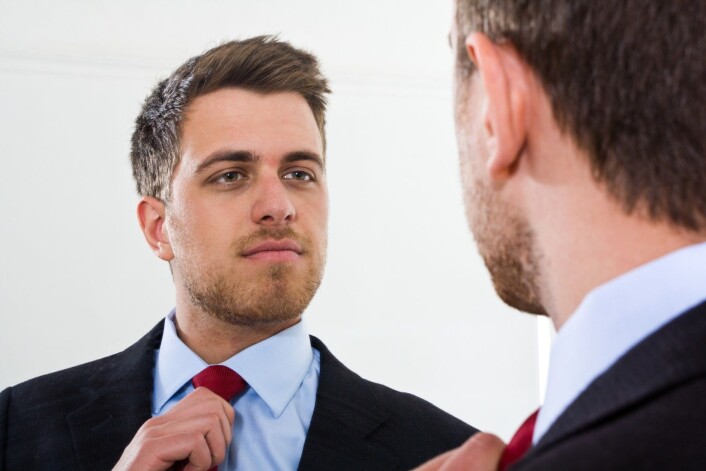 Personer med makt og som har fått aktivert seksuell tenning, trenger ikke å se seg selv i speilet for å jakte på belønningen. (Foto: Microstock) Personer med makt og som har fått aktivert seksuell tenning, trenger ikke å se seg selv i speilet for å jakte på belønningen. (Foto: Microstock)