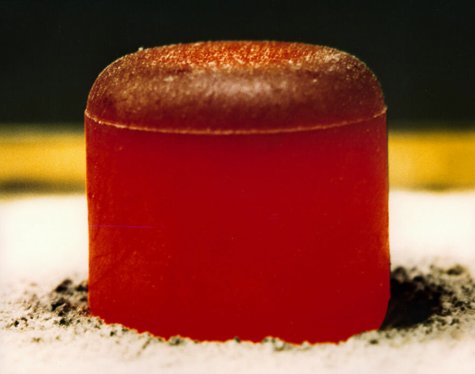 En rødglødende drivstoffpellet av Plutonium, drivstoffet i en RTG. (Foto: Offentlig eiendom)