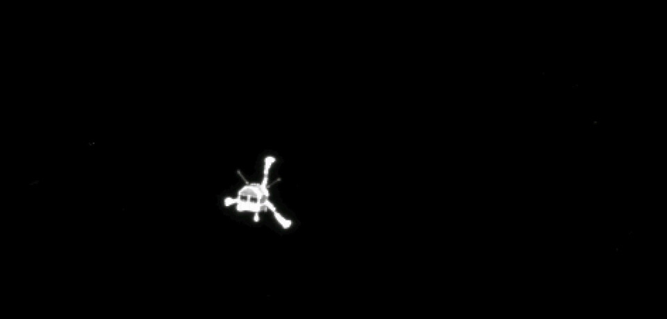Landingssonden Philae er fotografert etter at den forlot moderfartøyet. Noen timer senere landet den på kometen. (Foto: Reuters / NTB scanpix)