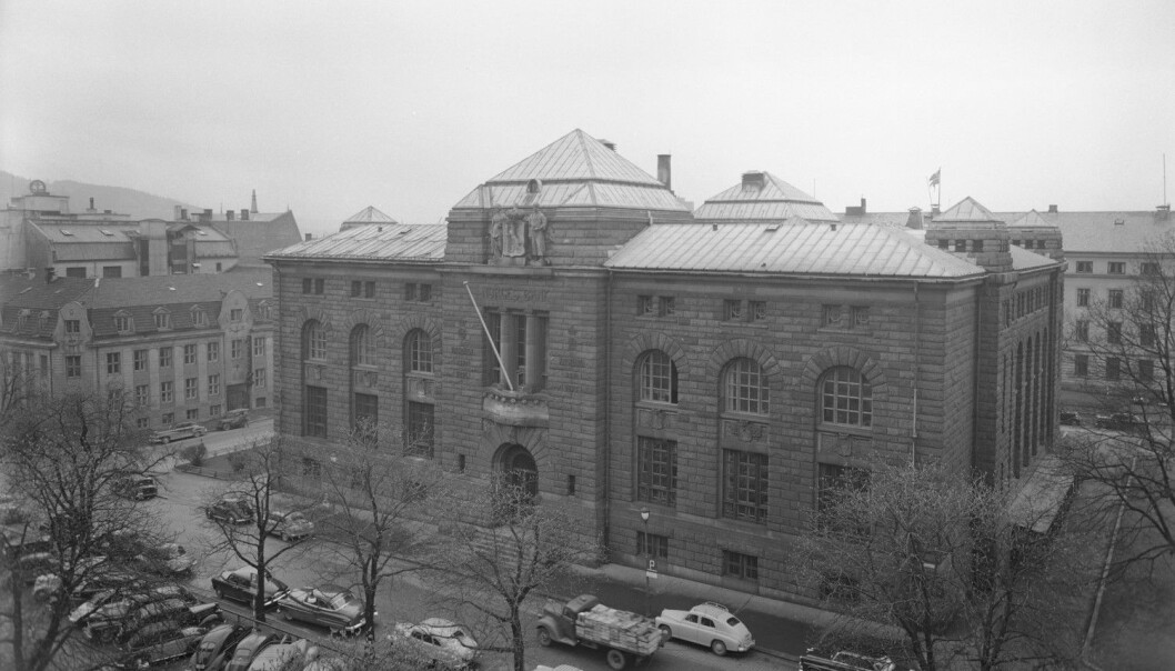 Bankplassen 4 i Oslo, der Norges Bank holdt til fra 1906 til 1986. I dag huser bygget Museet for samtidskunst. Bildet er tatt i 1955. (Foto: NTB Scanpix) Bankplassen 4 i Oslo, der Norges Bank holdt til fra 1906 til 1986. I dag huser bygget Museet for samtidskunst. Bildet er tatt i 1955. (Foto: NTB Scanpix)