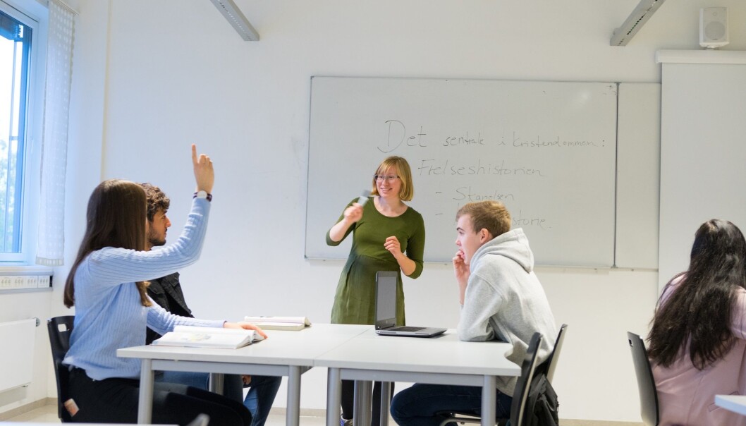 Jentene gjør det fortsatt bedre enn guttene på grunnskolen, ifølge SSB. (Illustrasjonsfoto: Thomas Brun / NTB scanpix) Jentene gjør det fortsatt bedre enn guttene på grunnskolen, ifølge SSB. (Illustrasjonsfoto: Thomas Brun / NTB scanpix)