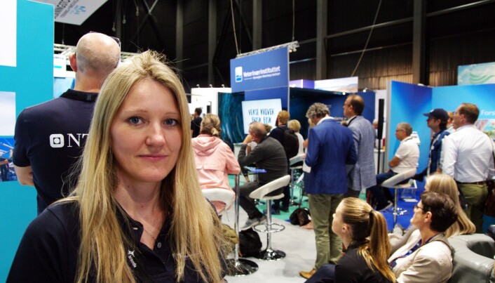 Stine Gismervik fra Veterinærinstituttet var blant
mange populære institusjoner på forskningstorget under Aqua Nor 2019,
i Trondheim. (Foto: Bjørn Lønnum Andreassen/Frilans-Andreassen.no) Stine Gismervik fra Veterinærinstituttet var blant
mange populære institusjoner på forskningstorget under Aqua Nor 2019,
i Trondheim. (Foto: Bjørn Lønnum Andreassen/Frilans-Andreassen.no)