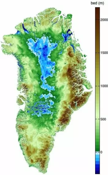 Slik ser Grønland ut under isen. Det blå feltet i kartet viser områder under havnivå. Når isen trekker seg tilbake vil landheving endre bildet. (Foto: (Illustrasjon: Mathieu Morglihem, NASA))