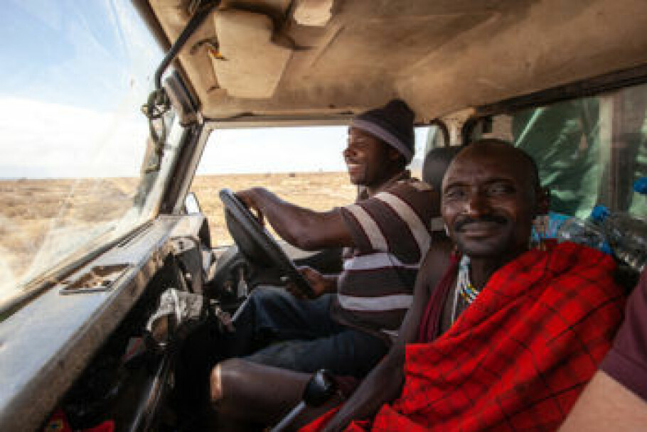 Onesmo, left, a driver and field technician on the African wild dog project, and a Maasi man out on the job. (Photo: Per Harald Olsen, NTNU)