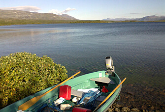 Crystal-clear Lake Galggo, in contrast to murky Lake Vaatto (see below). (Photo: Brian Hayden). Crystal-clear Lake Galggo, in contrast to murky Lake Vaatto (see below). (Photo: Brian Hayden).