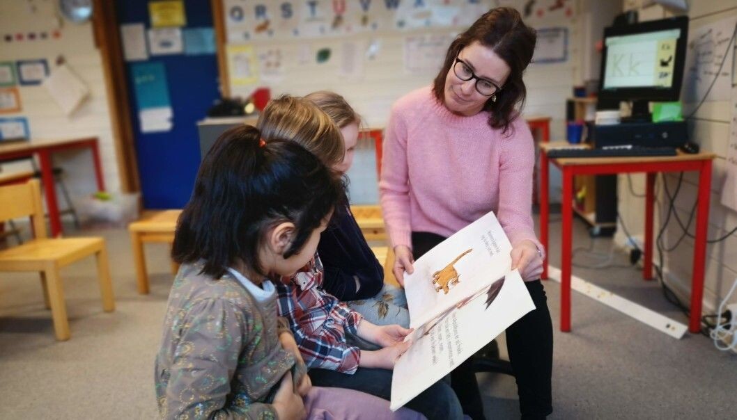 A new study shows that when students feel well-liked by the teacher, it also affects how well they develop their literacy skills. For the teacher Kristin Kraft Kavli, these findings make sense. (Photo: Elisabeth Rongved, UiS) A new study shows that when students feel well-liked by the teacher, it also affects how well they develop their literacy skills. For the teacher Kristin Kraft Kavli, these findings make sense. (Photo: Elisabeth Rongved, UiS)