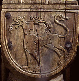 The dragon is one of the central motifs on the capitals inside the church. (Photo: Birger Lindstad) The dragon is one of the central motifs on the capitals inside the church. (Photo: Birger Lindstad)