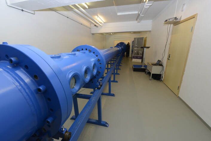 Slik ser en shock tube ut. Et 20 meter langt stålrør. (Foto: Øyvind Buljo/NTNU) Slik ser en shock tube ut. Et 20 meter langt stålrør. (Foto: Øyvind Buljo/NTNU)