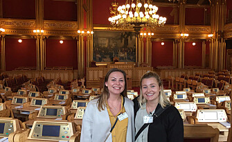 Hanna Sollie Storaker and Ingrid Vold interviewed politicians about a food waste law. (Photo: Private) Hanna Sollie Storaker and Ingrid Vold interviewed politicians about a food waste law. (Photo: Private)