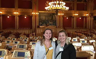 Hanna Sollie Storaker and Ingrid Vold interviewed politicians about a food waste law. (Photo: Private)