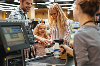 Dynamic labelling also enhances food safety. The register’s reader can prevent an item from being sold if the use-by date has passed. (Illustration photo: Colourbox) Dynamic labelling also enhances food safety. The register’s reader can prevent an item from being sold if the use-by date has passed. (Illustration photo: Colourbox)