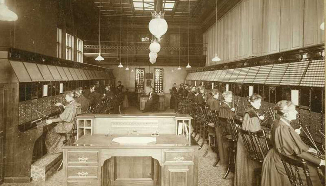 Christiania Telefonselskab, sentral A, 1896. (Foto: Norsk teknisk museum, Creative Commons 3.0-lisens) Christiania Telefonselskab, sentral A, 1896. (Foto: Norsk teknisk museum, Creative Commons 3.0-lisens)