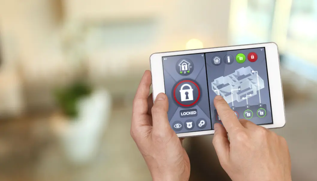 I smarthus kan man gjennom en enkel app kontrollere dører, vinduer, temperatur, fjernsyn, overvåkningskameraer og så videre. Men internettløsningen åpner for at utenforstående kan ta kontroll over hjemmet. (Foto: iStockphoto) I smarthus kan man gjennom en enkel app kontrollere dører, vinduer, temperatur, fjernsyn, overvåkningskameraer og så videre. Men internettløsningen åpner for at utenforstående kan ta kontroll over hjemmet. (Foto: iStockphoto)