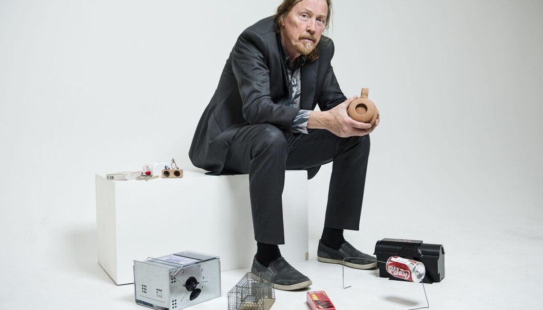 Det hele startet som et undervisningsopplegg for studentene ved høgskolen. Nå har Gunnar H. Gundersen rundt 300 ulike musefeller i samlingen sin. Her er ti av dem. (Foto: Benjamin A. Ward, HiOA) Det hele startet som et undervisningsopplegg for studentene ved høgskolen. Nå har Gunnar H. Gundersen rundt 300 ulike musefeller i samlingen sin. Her er ti av dem. (Foto: Benjamin A. Ward, HiOA)