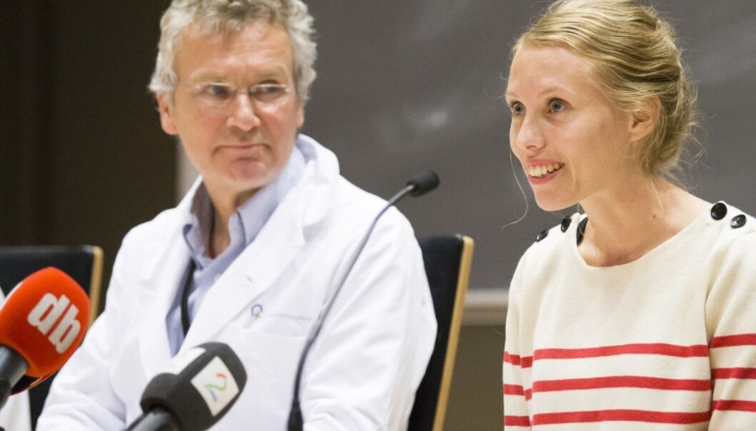 Silje Lehne Michalsen (30), legen som ble smittet av ebola under jobb for Leger uten grenser i Sierra Leone ble denne uken friskmeldt etter å ha ligget på isolat i 14 dager. Hun fikk blant annet behandling med den nye medisinen Zmapp, som ennå ikke er godkjent i Norge. Her fra pressekonferansen mandag sammen med avdelingsleder ved infeksjonsmedisinsk avdeling Dag Kvale. (Foto: Scanpix, Torstein Bøe) Silje Lehne Michalsen (30), legen som ble smittet av ebola under jobb for Leger uten grenser i Sierra Leone ble denne uken friskmeldt etter å ha ligget på isolat i 14 dager. Hun fikk blant annet behandling med den nye medisinen Zmapp, som ennå ikke er godkjent i Norge. Her fra pressekonferansen mandag sammen med avdelingsleder ved infeksjonsmedisinsk avdeling Dag Kvale. (Foto: Scanpix, Torstein Bøe)
