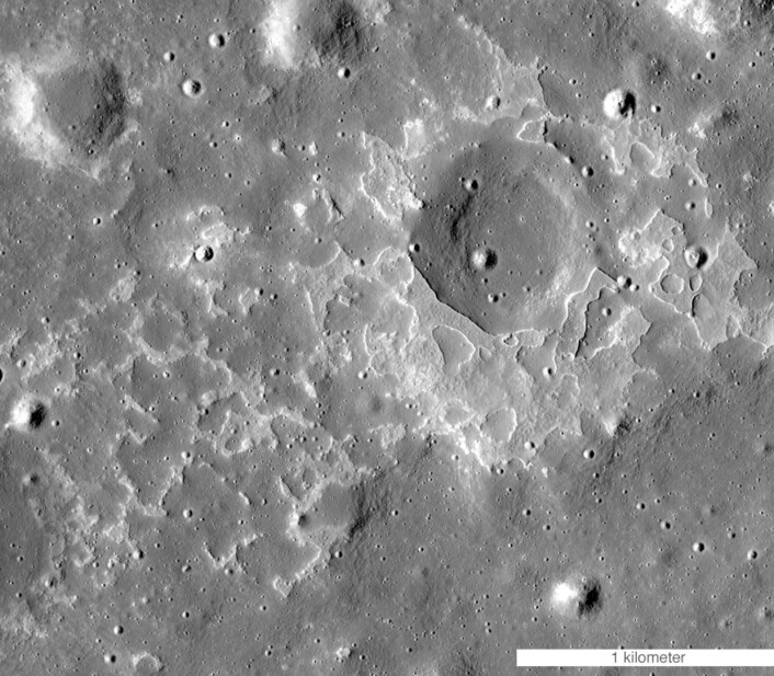 Tydelige spor etter vulkansk aktivitet på Månen, sier ekspertene. Utbruddet skjedde for "bare" 100 millioner år siden. (Bilde: NASA LRO) Tydelige spor etter vulkansk aktivitet på Månen, sier ekspertene. Utbruddet skjedde for "bare" 100 millioner år siden. (Bilde: NASA LRO)