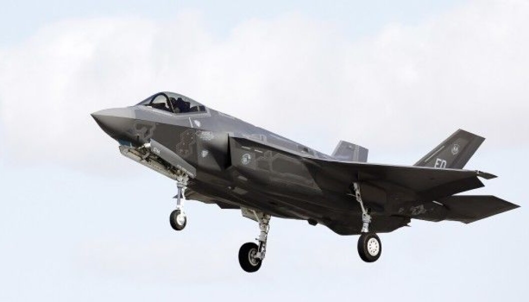 Norge har satset på F-35, men mye kostbart forsvarsmateriell brukes ikke fordi det er for dyrt. Vil vi betale det det koster å drive flyene? (Foto: Torbjørn Kjosvold, Forsvarets mediearkiv) Norge har satset på F-35, men mye kostbart forsvarsmateriell brukes ikke fordi det er for dyrt. Vil vi betale det det koster å drive flyene? (Foto: Torbjørn Kjosvold, Forsvarets mediearkiv)