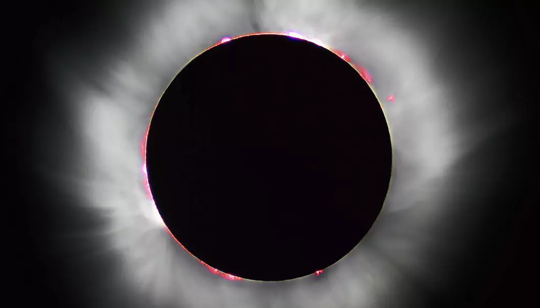 Under en total solformørkelse, kan man tydelig se koronaen rundt sola. (Foto: Luc Viatour/Creative Commons 3.0)