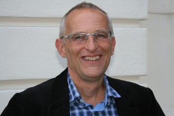 Pål Gulbrandsen forsker på kommunikasjon mellom lege og pasient. Han mener at en såpass viktig informasjon som at en pasient kan få hjerneblødning av forskning, bør informeres om skriftlig. (Foto: Lisbet T. Kongsvik, Legeforeningen) Pål Gulbrandsen forsker på kommunikasjon mellom lege og pasient. Han mener at en såpass viktig informasjon som at en pasient kan få hjerneblødning av forskning, bør informeres om skriftlig. (Foto: Lisbet T. Kongsvik, Legeforeningen)