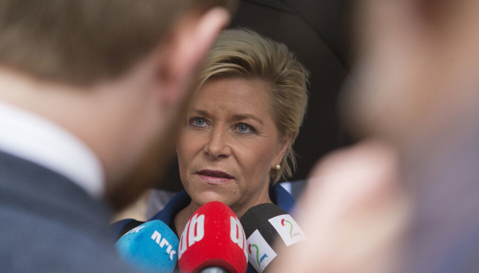 Finansminister Siv Jensen på vei til Stortinget for å legger frem statsbudsjettet onsdag formiddag. (Foto: Torstein Bøe, NTB scanpix)