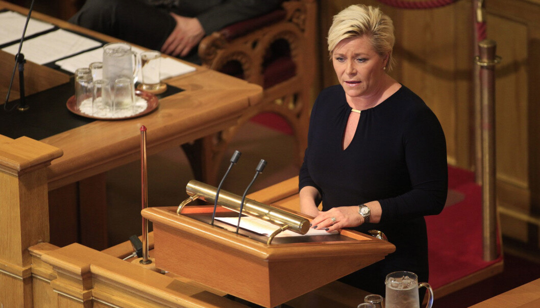 Finansminister Siv Jensen legger frem statsbudsjettet i Stortinget onsdag formiddag. (Foto: Torstein Bøe, NTB scanpix) Finansminister Siv Jensen legger frem statsbudsjettet i Stortinget onsdag formiddag. (Foto: Torstein Bøe, NTB scanpix)
