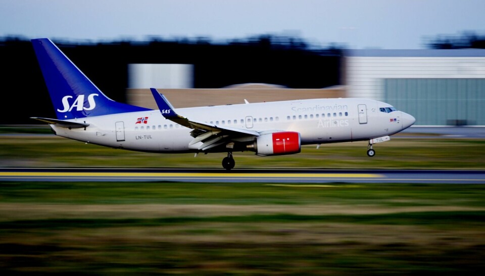 Med ny landingsteknologi trenger ikke flyet lenger komme inn i rett linje mot flyplassen. Her et SAS-fly på vei ned på Gardermoen. (Foto: Kyrre Lien, Scanpix)