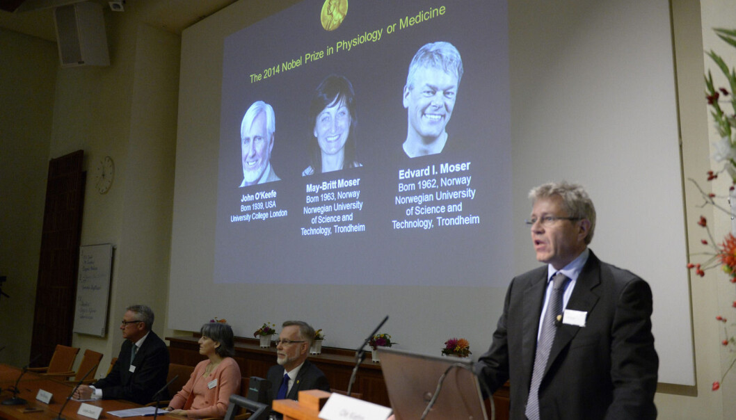 Professor Ole Kiehn fra Karolinska Institutt snakker under kunngjøringen av årets Nobelpris i medisin, som gikk til amerikanskbritiske John O'Keefe og det norske forskerparet May-Britt og Edvard Moser. (Foto: Epa) Professor Ole Kiehn fra Karolinska Institutt snakker under kunngjøringen av årets Nobelpris i medisin, som gikk til amerikanskbritiske John O'Keefe og det norske forskerparet May-Britt og Edvard Moser. (Foto: Epa)
