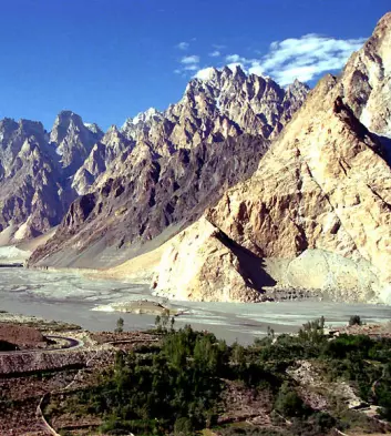 Hold de spesielle opplevelsene for deg selv, antyder amerikansk forskning. Utsikten fra Karakoram-veien gjennom Himalaya gjør deg kanskje ikke til festens midtpunkt likevel. (Foto: Jialiang Gao, Wikimedia Commons, GFDL/CC-by-sa-3.0)