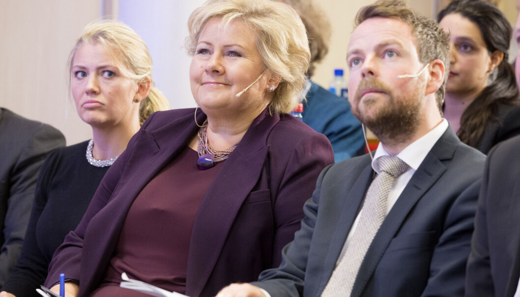 Statsminister Erna Solberg og kunnskapsminister Torbjørn Røe Isaksen presenterer strategien «Lærerløftet» som regjeringen vil gjennomføre i skolen. (Foto: Håkon Mosvold Larsen, NTB scanpix) Statsminister Erna Solberg og kunnskapsminister Torbjørn Røe Isaksen presenterer strategien «Lærerløftet» som regjeringen vil gjennomføre i skolen. (Foto: Håkon Mosvold Larsen, NTB scanpix)