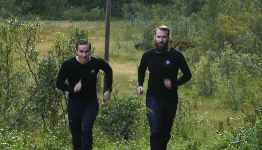 - Med to til tre intervalløkter i uka kan de fleste nå et ganske høyt oksygenopptak, sier Sigurd Pedersen, til høyre i bildet. Her sammen med kollega Edvard Sagelv i fint driv oppover en bakke. (Foto: Jonathan Ottesen) - Med to til tre intervalløkter i uka kan de fleste nå et ganske høyt oksygenopptak, sier Sigurd Pedersen, til høyre i bildet. Her sammen med kollega Edvard Sagelv i fint driv oppover en bakke. (Foto: Jonathan Ottesen)